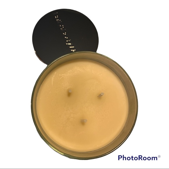 *SOLD* Bath and Body Works Merry Cookie Candle - Picture 3 of 3